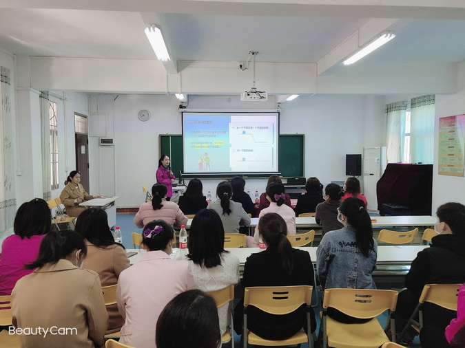 图1:健康教育讲座现场.jpg