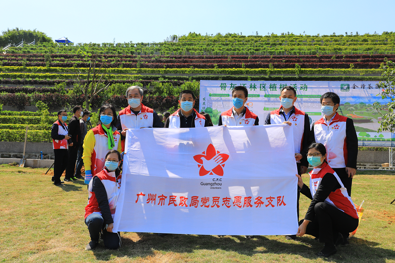 欧博娱乐城
党员志愿者积极参与义务植树活动.png